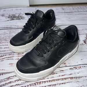 NIKE Air Force 1 Pixel in Black